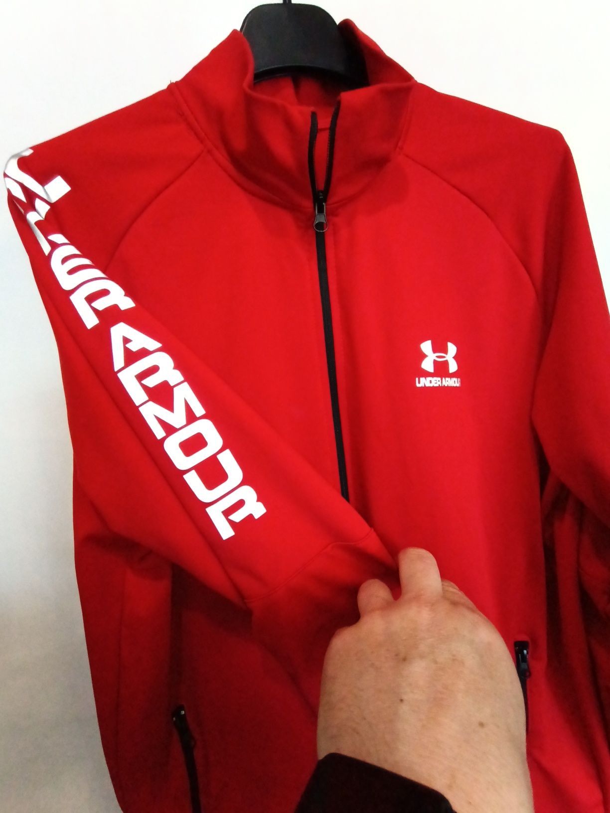 Продам спортивную кофту реглан Under Armour