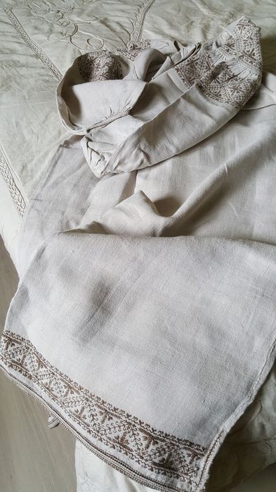 Сорочка автентична, вишита  монохромним взором на конопляному полотні!