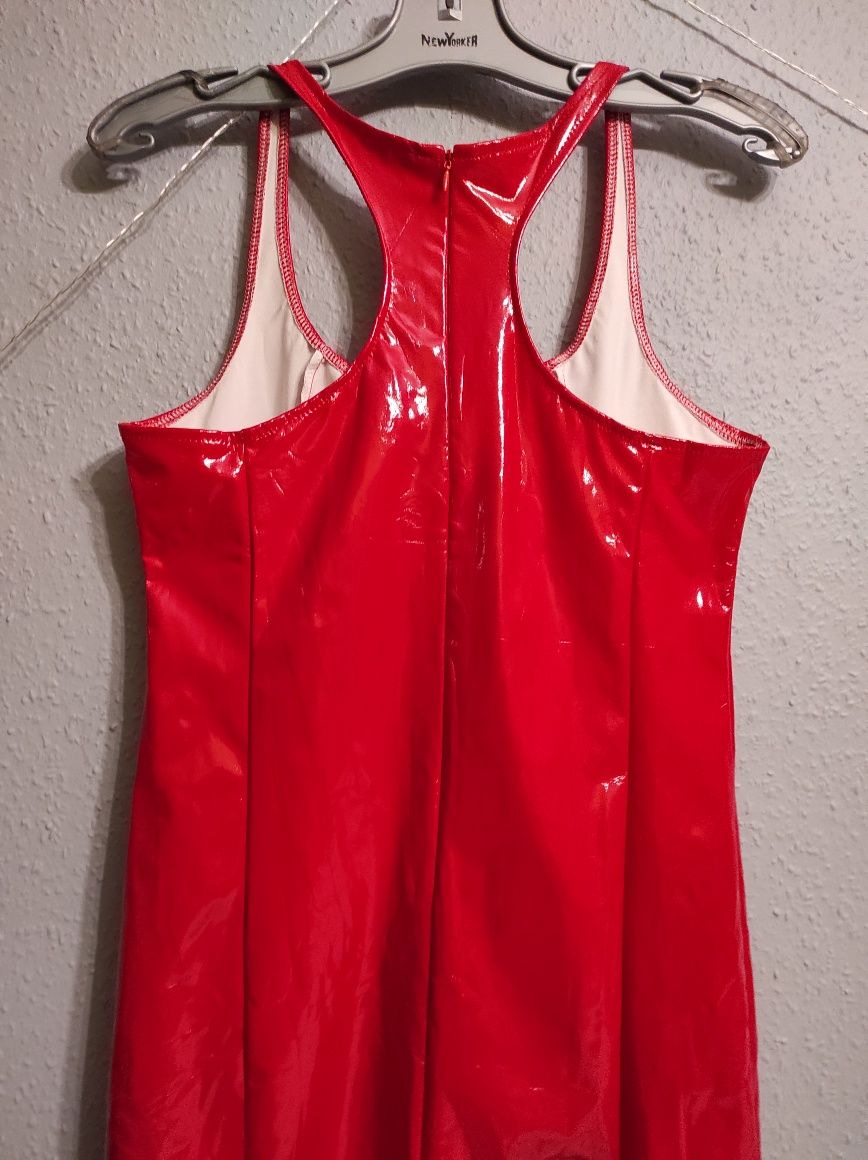 Sukienka czerwona Latex