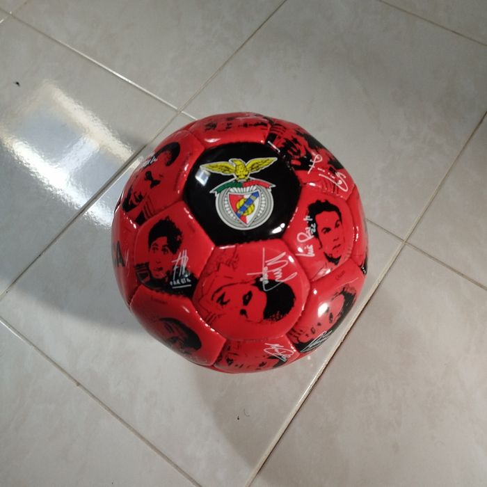Bola oficial autografada Benfica época 2009/10
