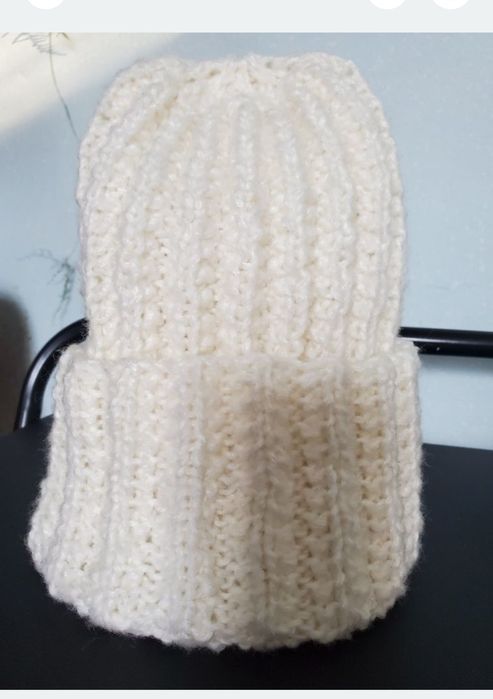 Шапка жіноча біні і  з бомбоном