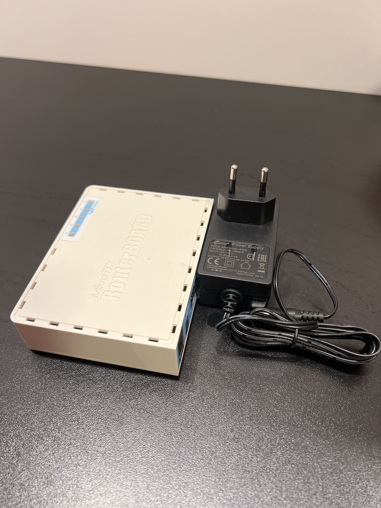 Router MikroTik hAP RB951Ui-2nD