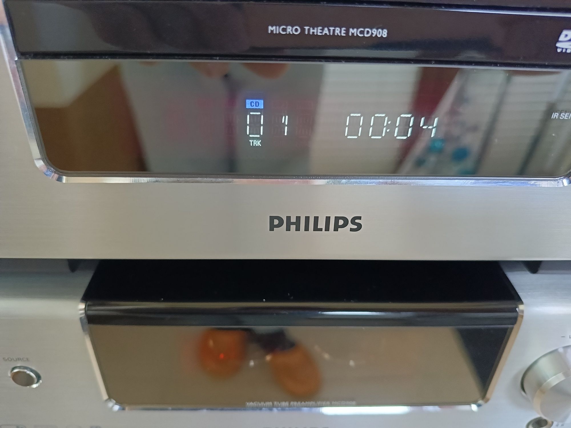 Wieża Philips MCD 908 z kolumnami