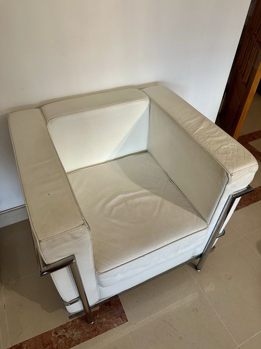Vendo sofa cadeirão em pele branco
