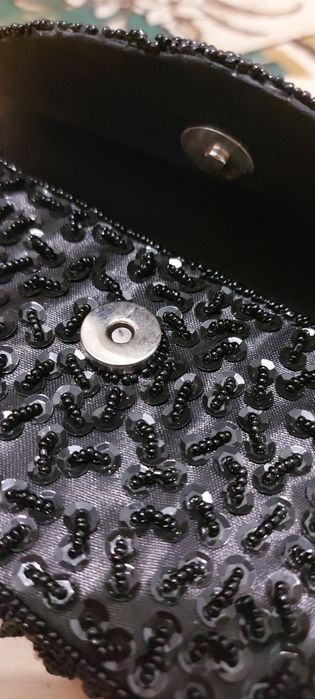 Сумочка через плече з бісером