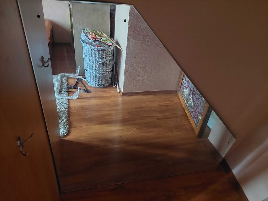 Lustro pod schody