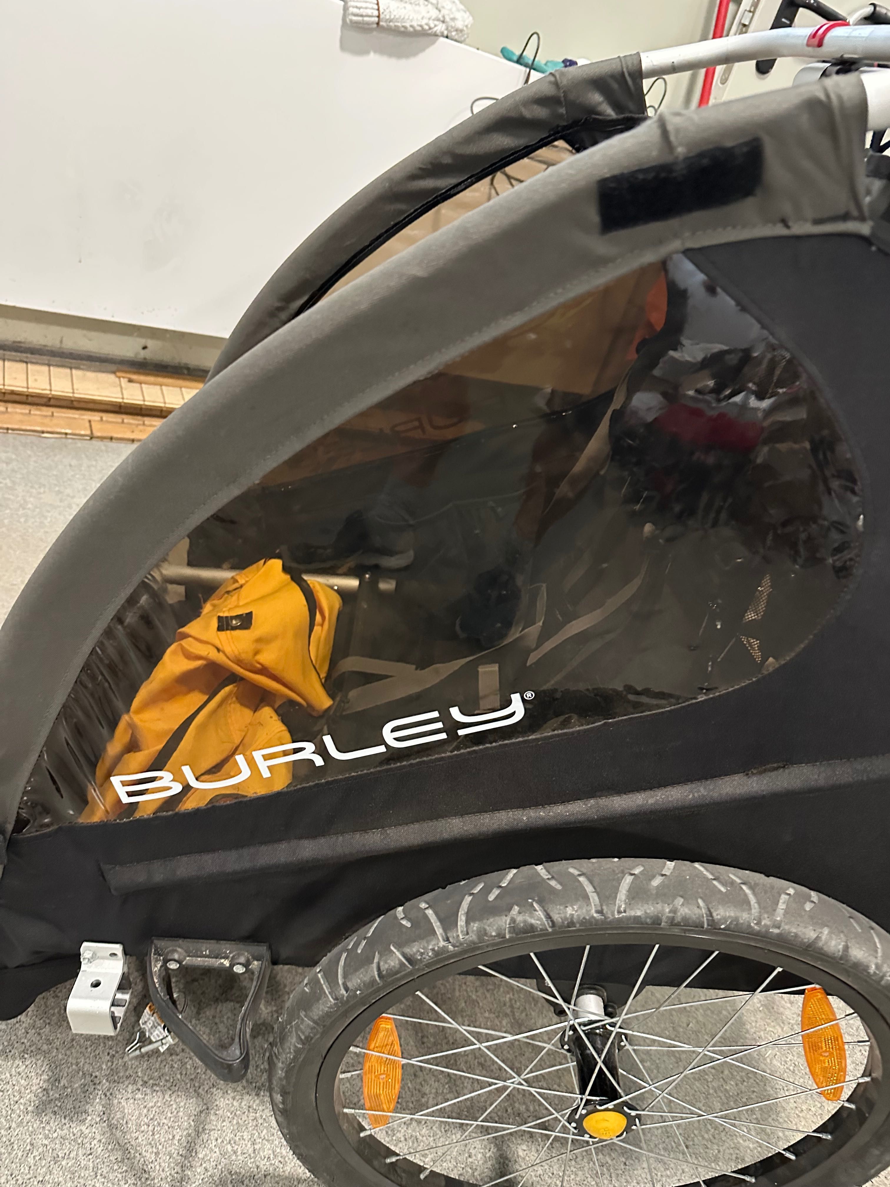 Przyczepka rowerowa dla dzieci BURLEY BEE Double - dwuosobowa
