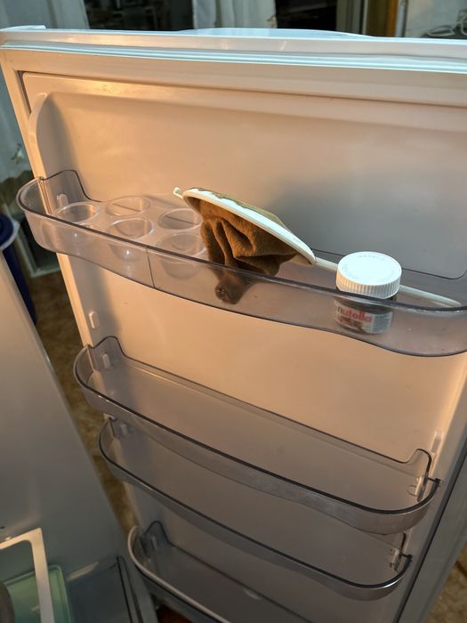Geladeira  usada , mas finciona maravilhosamente .