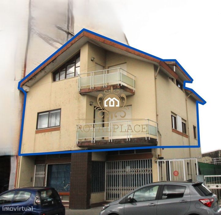 Andar Moradia no centro de Paços de Brandão