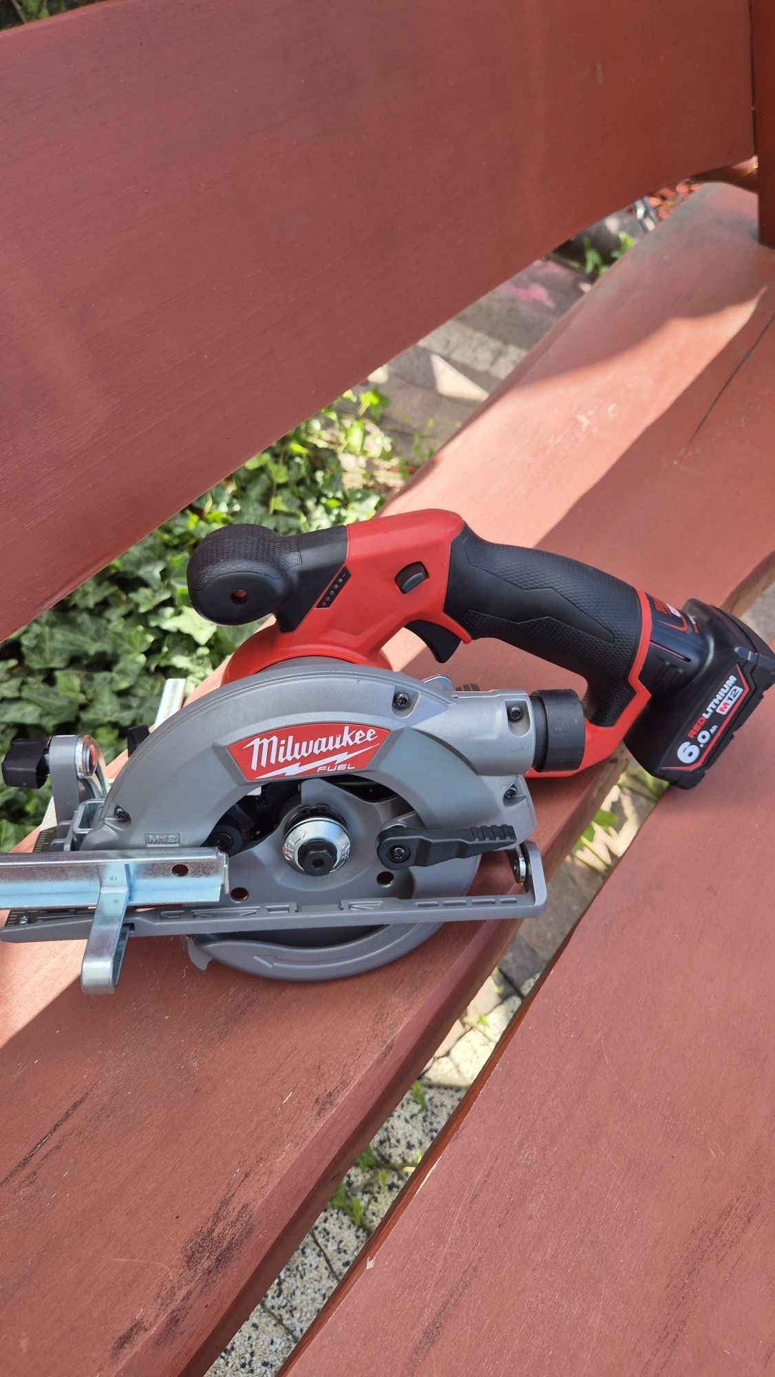 Milwaukee m12 CCS44 piła tarczowa