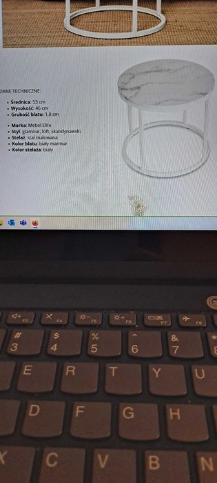 Stolik kawowy okrągły Loft w kolorze białego marmuru