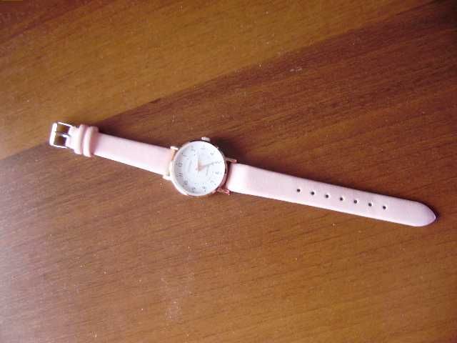 Жіночий наручний годинник