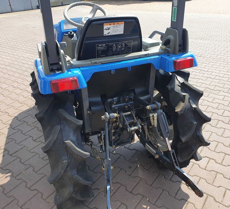 Traktor ISEKI diesel  4x4 jak nowy wspomaganie ,  ( Kubota )