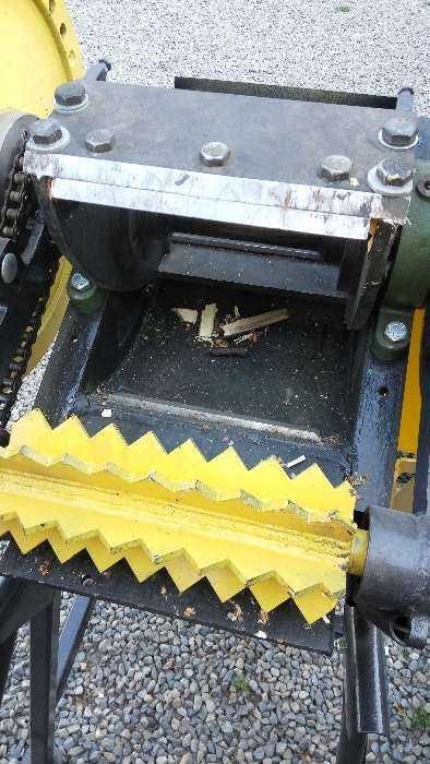 Rębak WOM lub elektryczny do gałęzi/rozdrabniacz