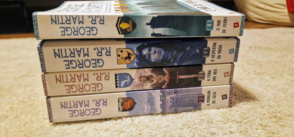 As Crónicas de Gelo e Fogo - A Guerra dos Tronos (4 volumes)