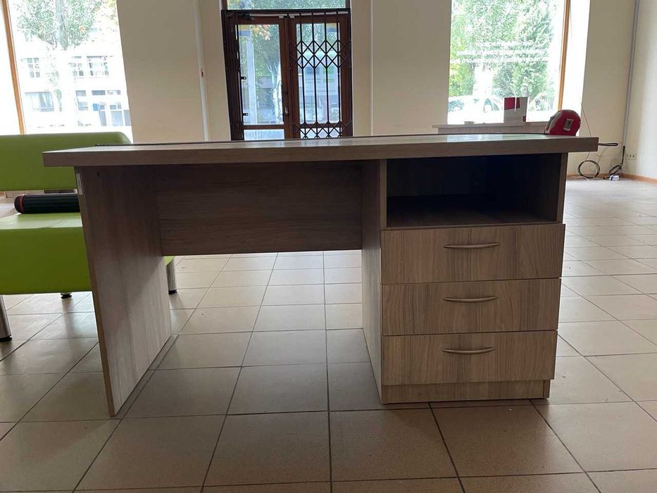 Продам офісні столи від 2000 грн