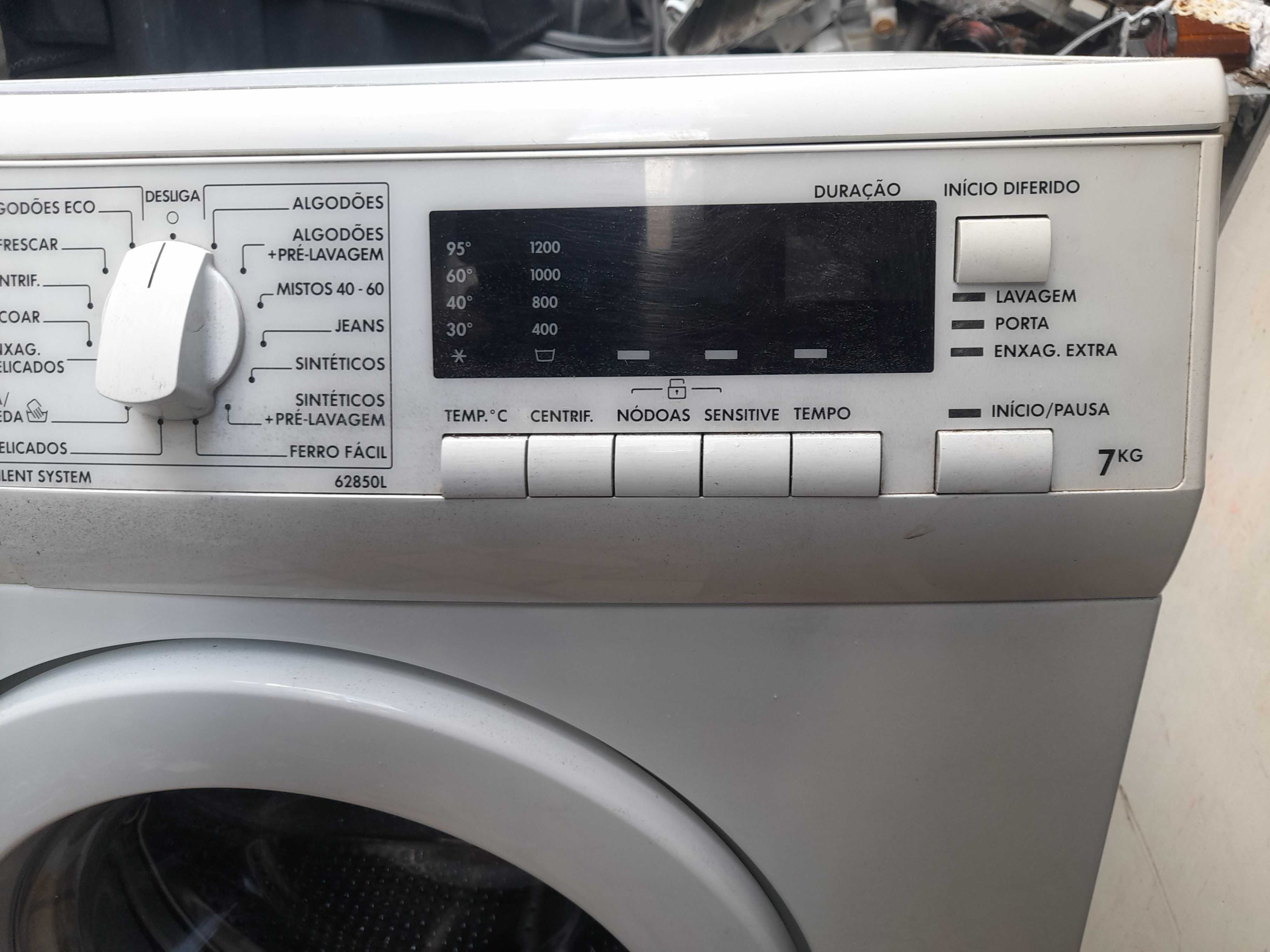 maquina de roupa AEG 7 quilos 1200 smi nova