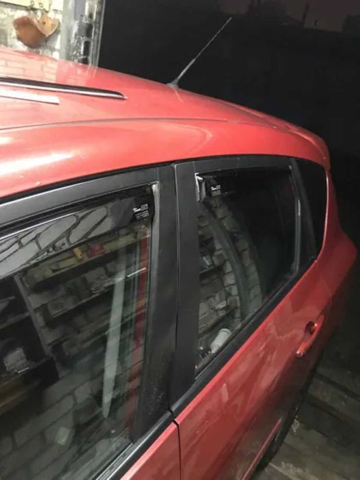 Вітровики вставні Mazda 3 HTB (2003-2008) Heko Team нові 4 шт