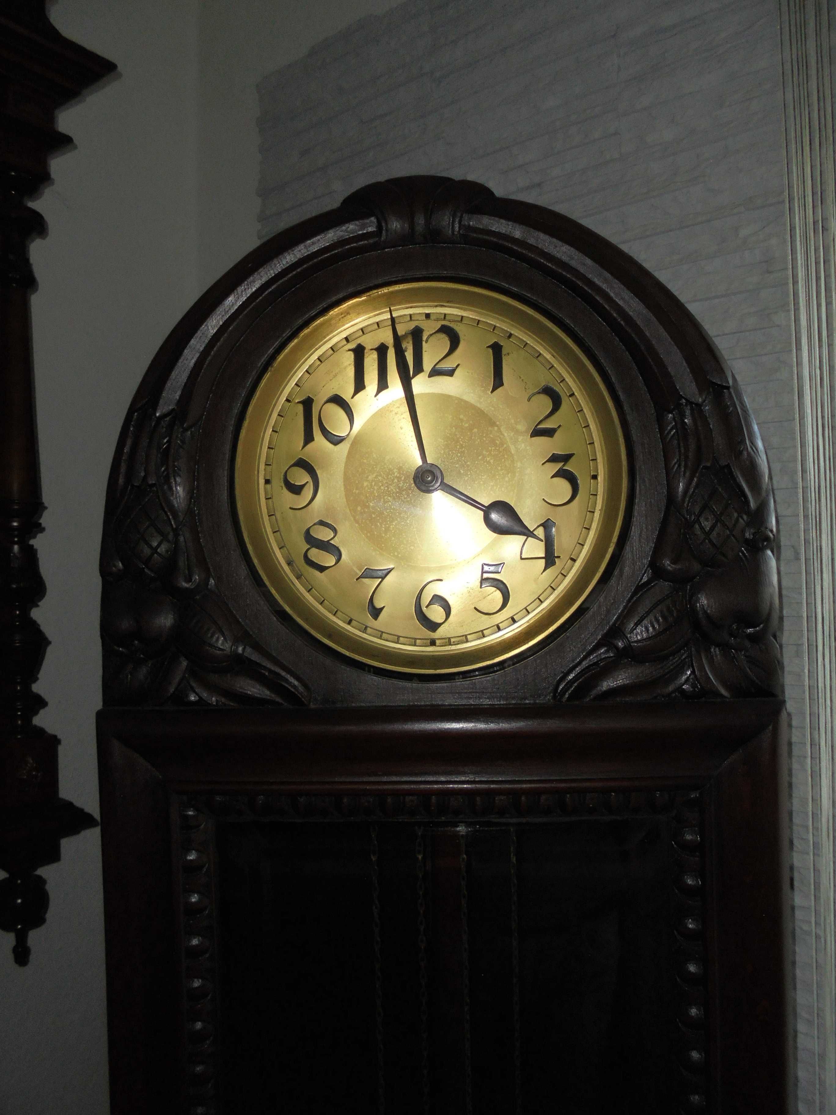 stary zegar stojący