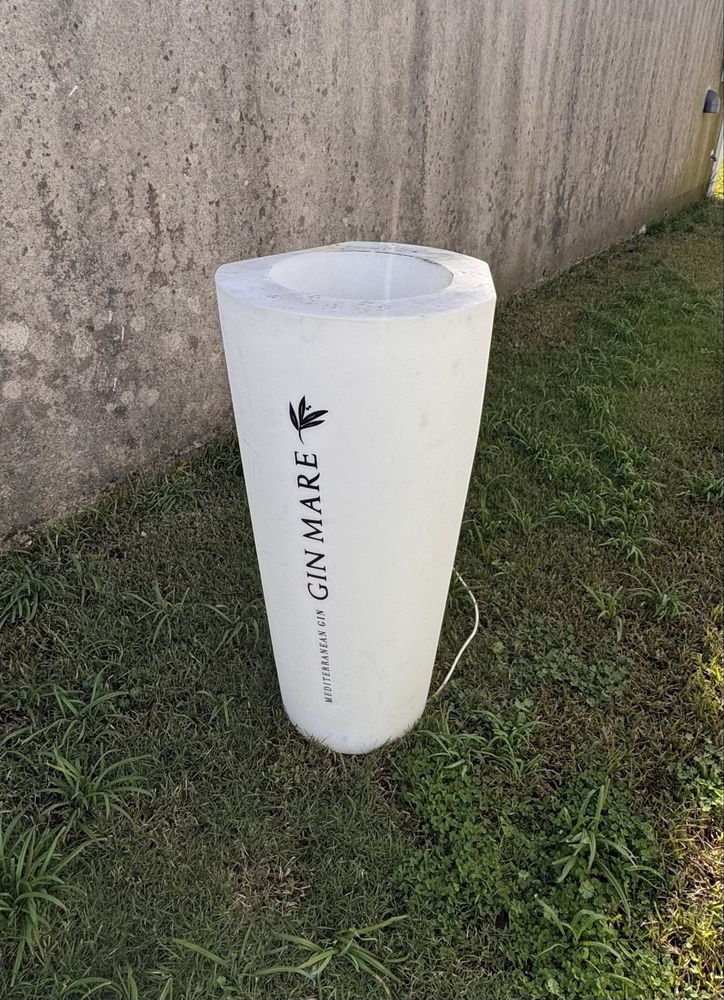 Vasos iluminados com 110 cm de altura