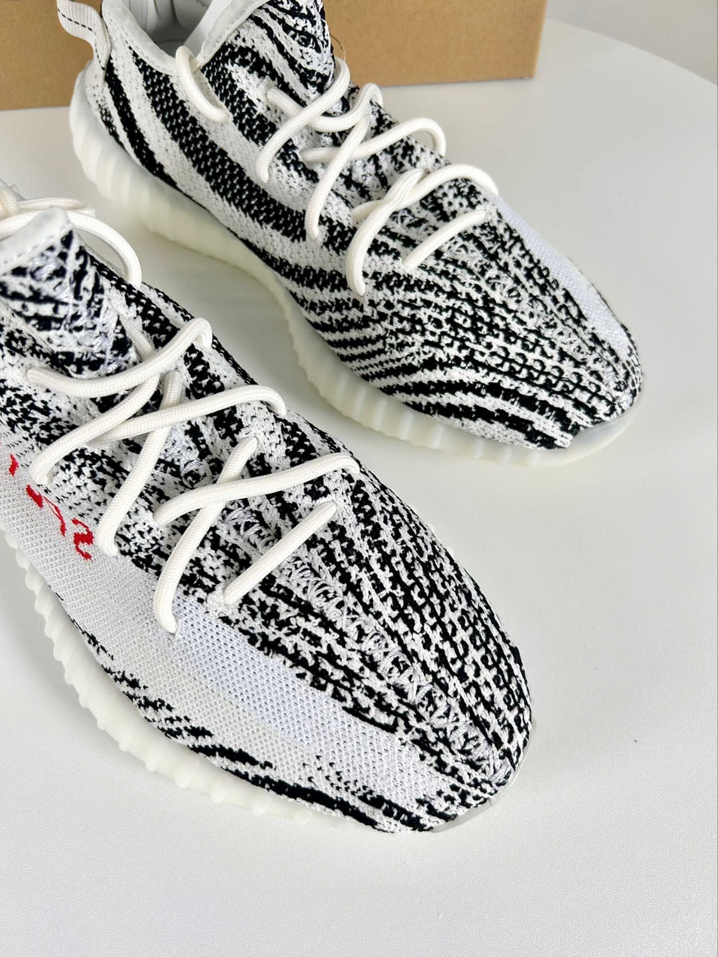 Buty męskie adidasYeezy Boost 350V2 Zebra nowy z metką R.39