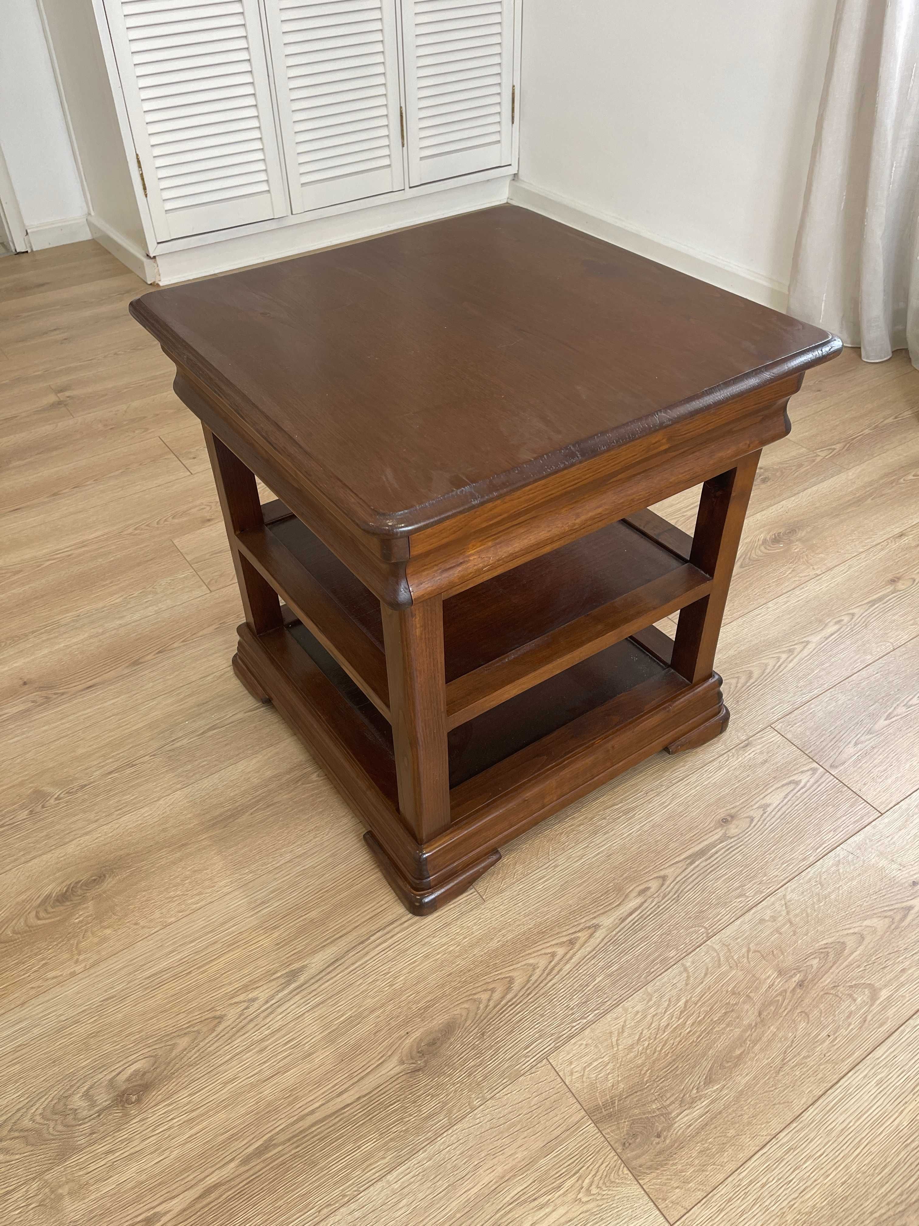 Mesa para televisão em madeira maciça