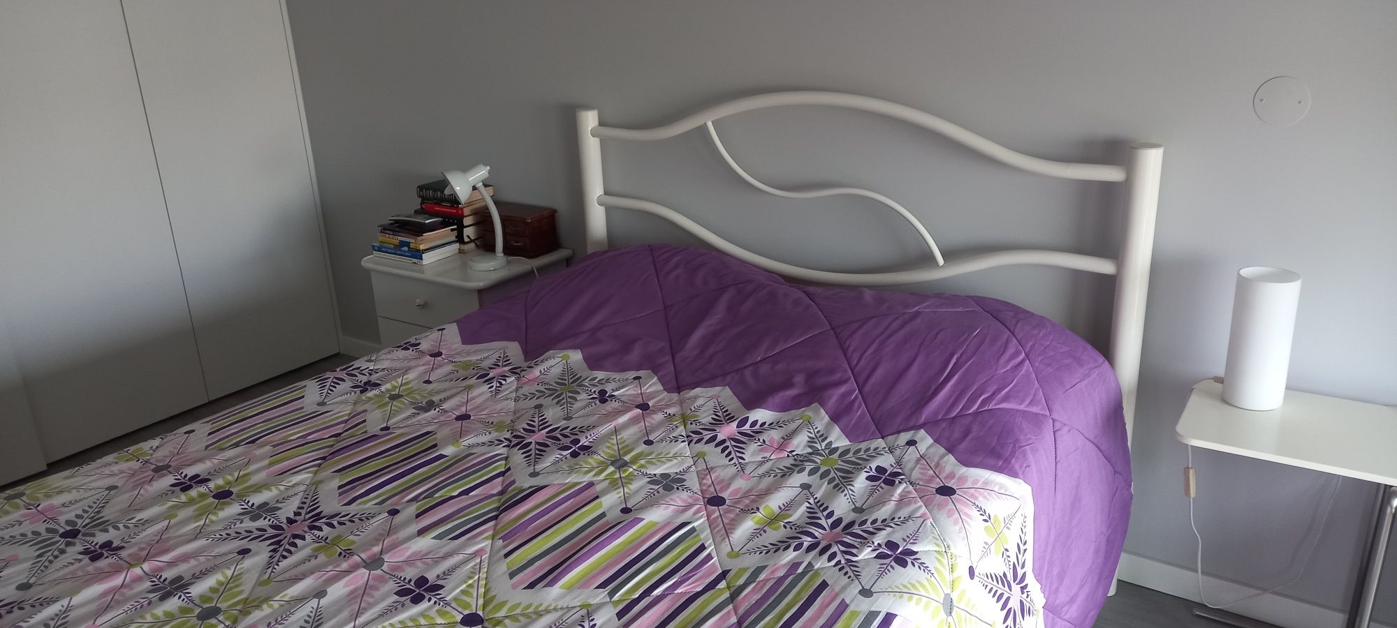 Cama de ferro branca