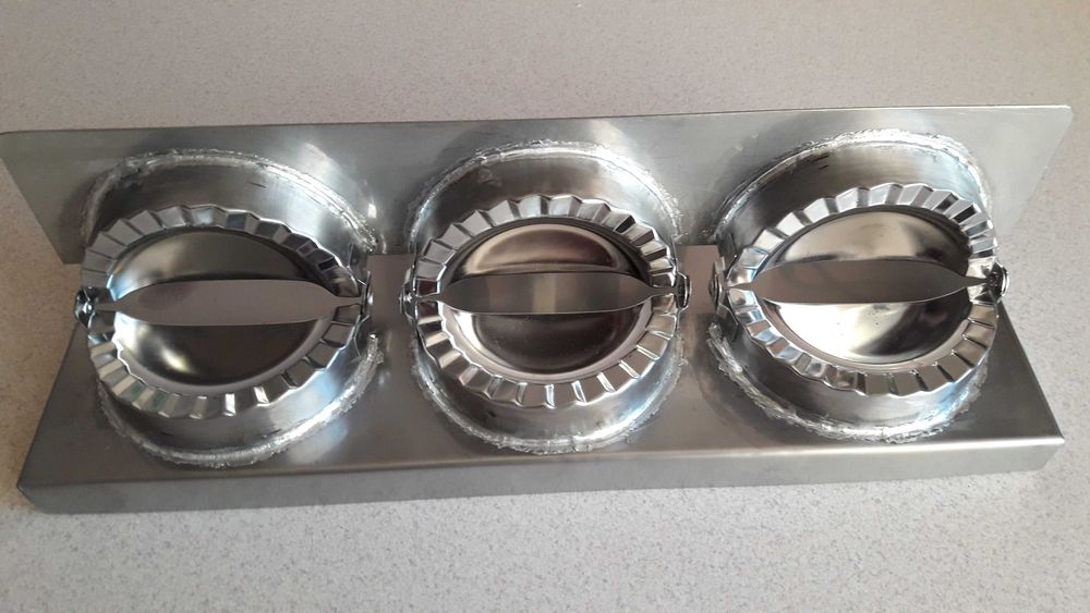 pierogarka stalowa do zaciskania pierogów domowych.