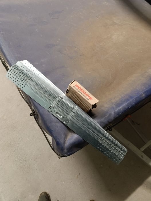 Wieszak do płyt GK 250 mm