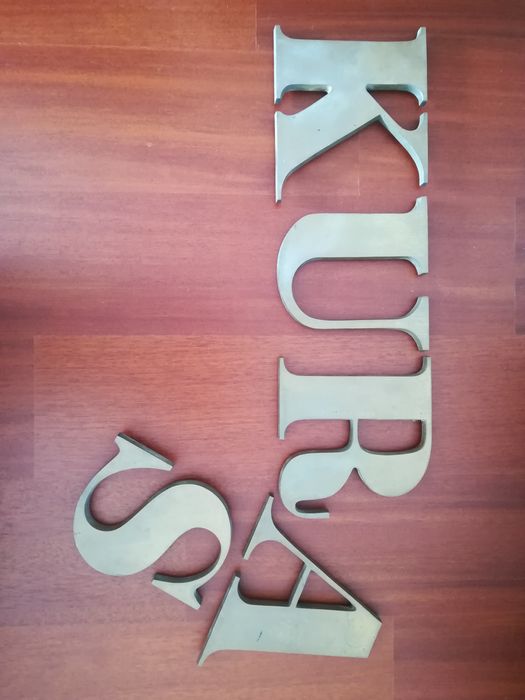 Conjunto de 7 Letras em Bronze.