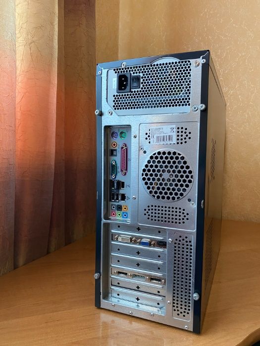 Komputer PC - Intel Core 2 Duo - 4 GB RAM - GeForce GT 730