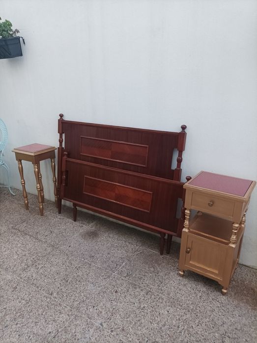 Cama de casal antiga estilo nórdico