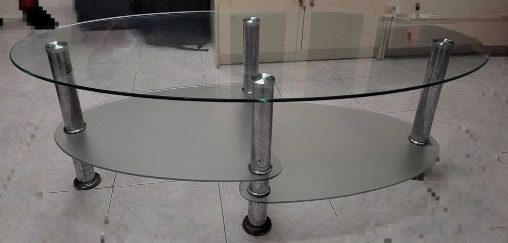 Sofá, mesa com 4 cadeiras, mesa de centro 44x60x120 .