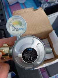Reduktor ciśnienia CFH 50 mbar z manometrem - srebrny (52404)