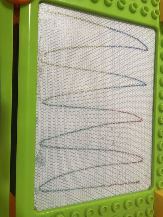 детский столик для рисования с цветной магнитной доской