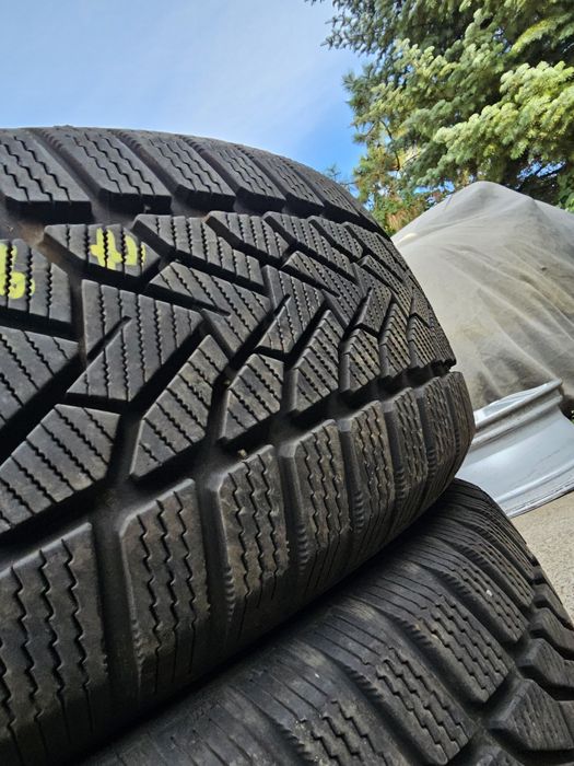 Opony Zimowe 2szt R17 215/60-8mm-Uniroyal-24rok