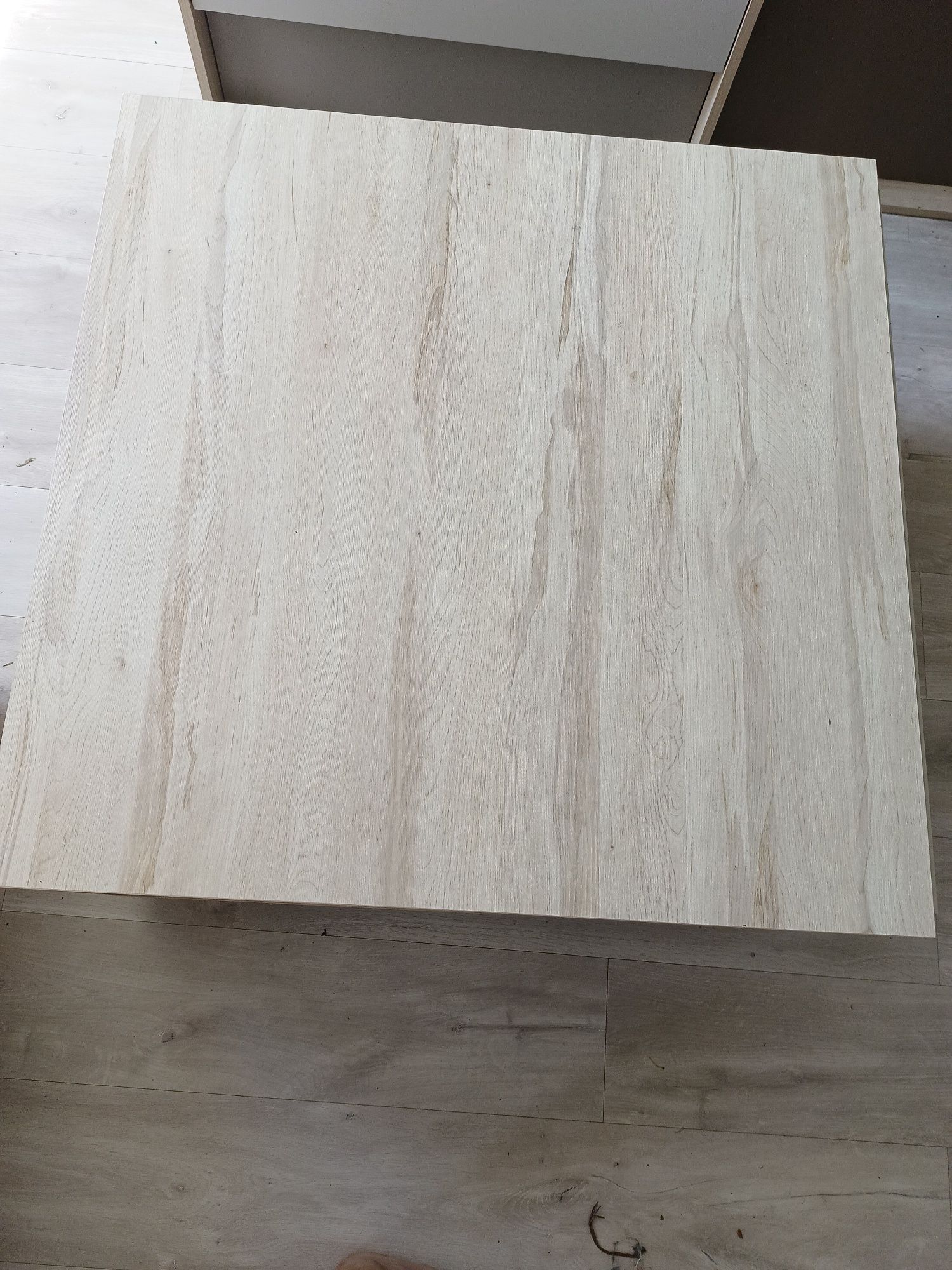 Sprzedam stolik o wymiarach arach 80x80x45.5