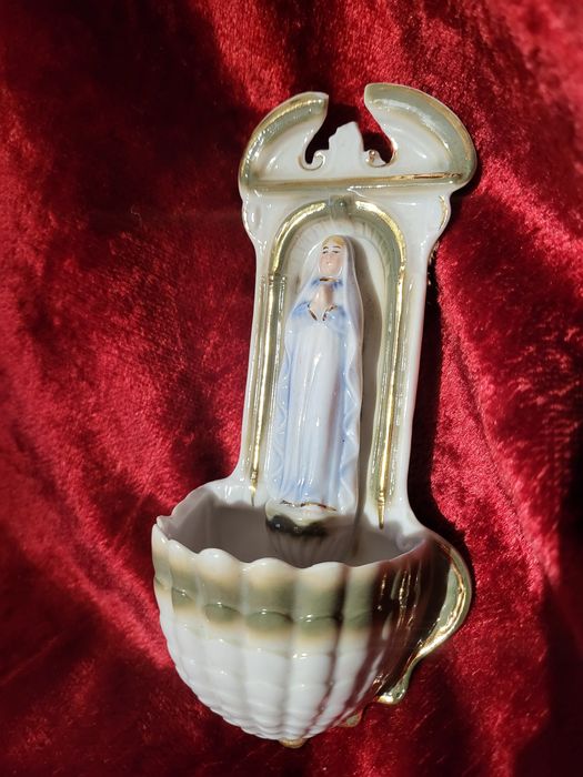 Matka Boża porcelanowa kropielnica Maryja