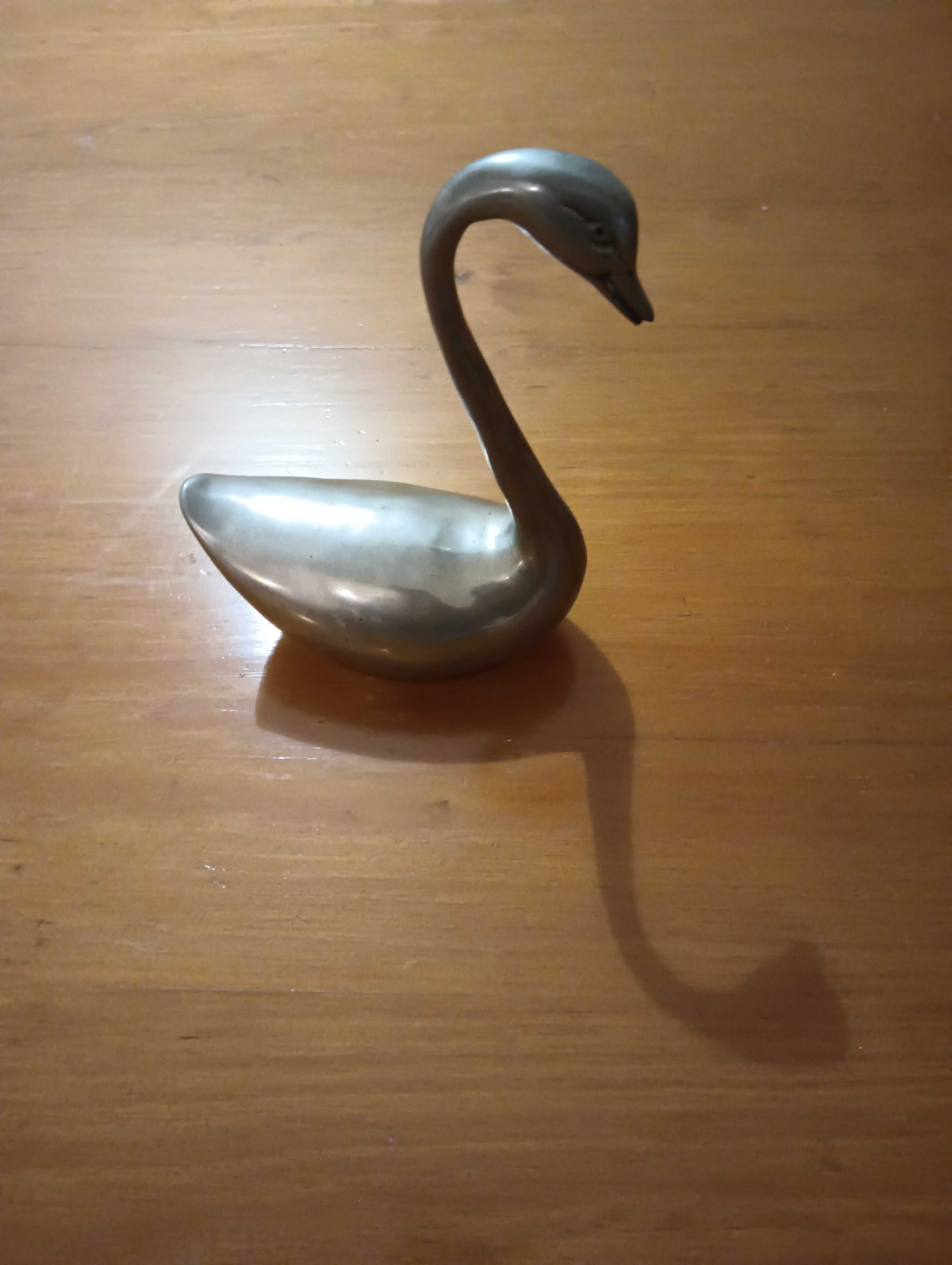 Cisne decorativo em estanho