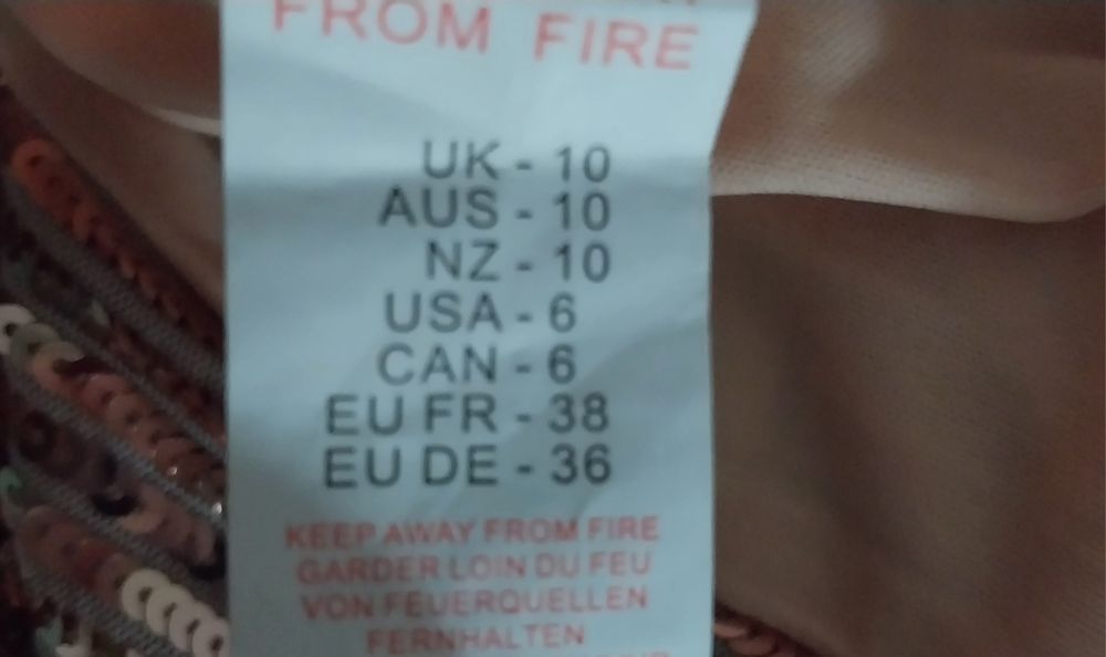 Шикарный нарядный  пиджак с  золотистыми пайетками