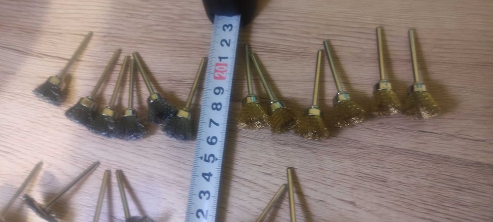 Sprzedam zestaw małych szczotek drucianych 36szt !!!