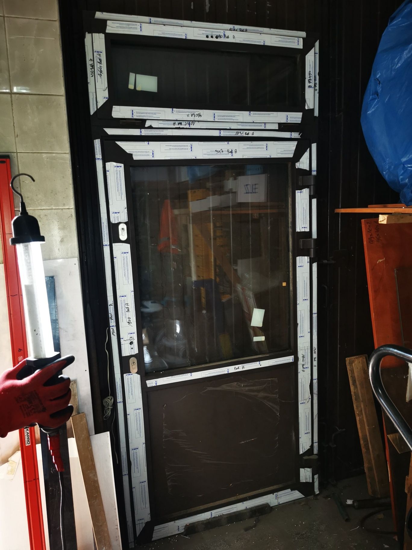 Drzwi aluminiowe zewnętrzne z lufcikiem