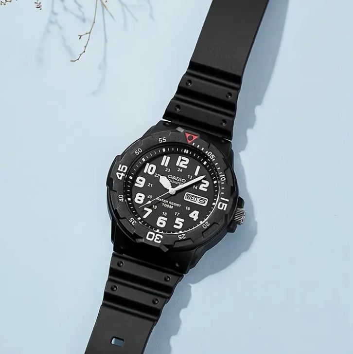 Кварцевые часы Casio MRW-200H-1BVEF | WR100 | Casio Edifice | g-shock