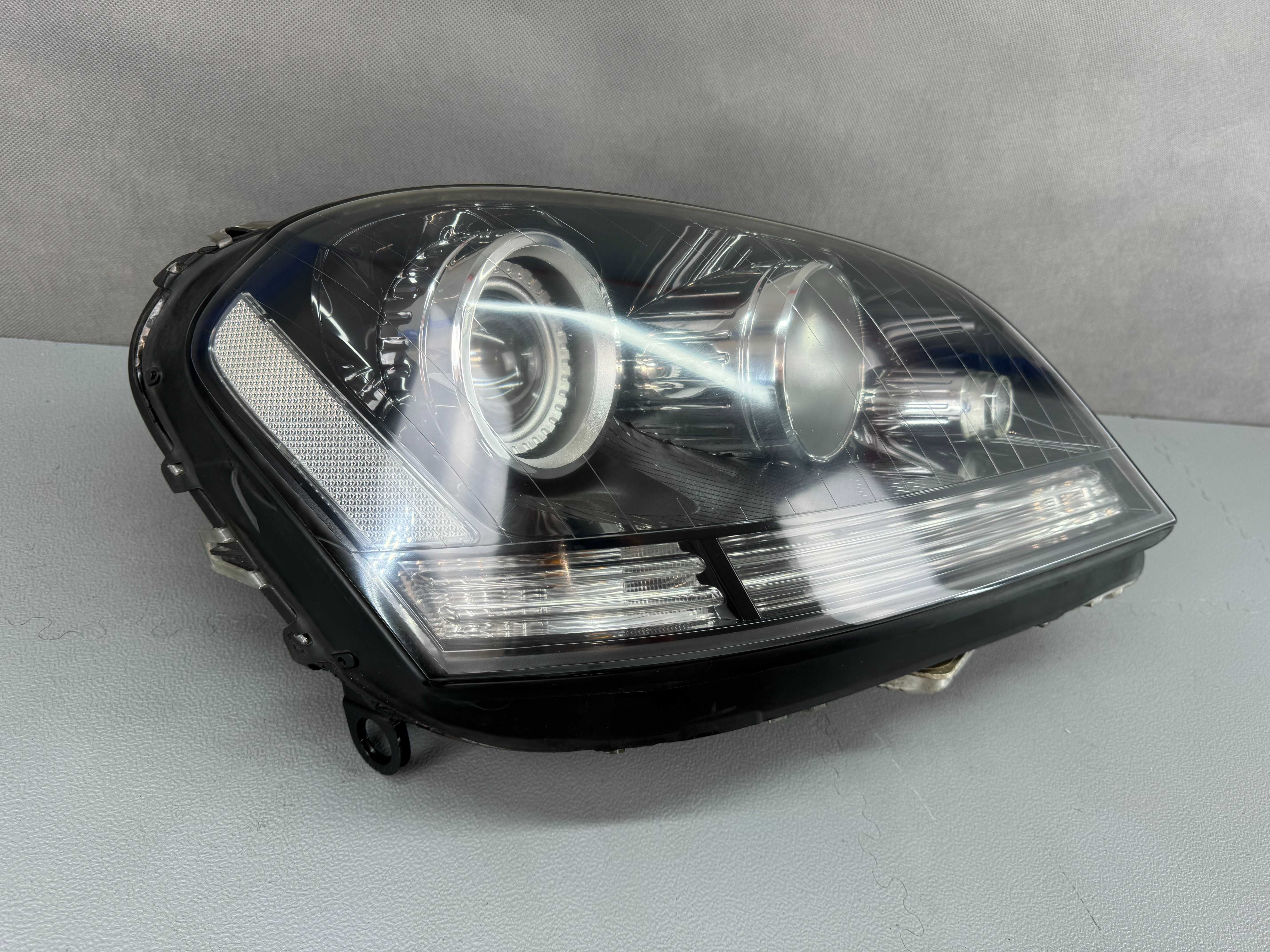 Mercedes W164 Lampa Przód Prawa Czarny Środek Bi-Xenon SKRĘTNY Skrętna