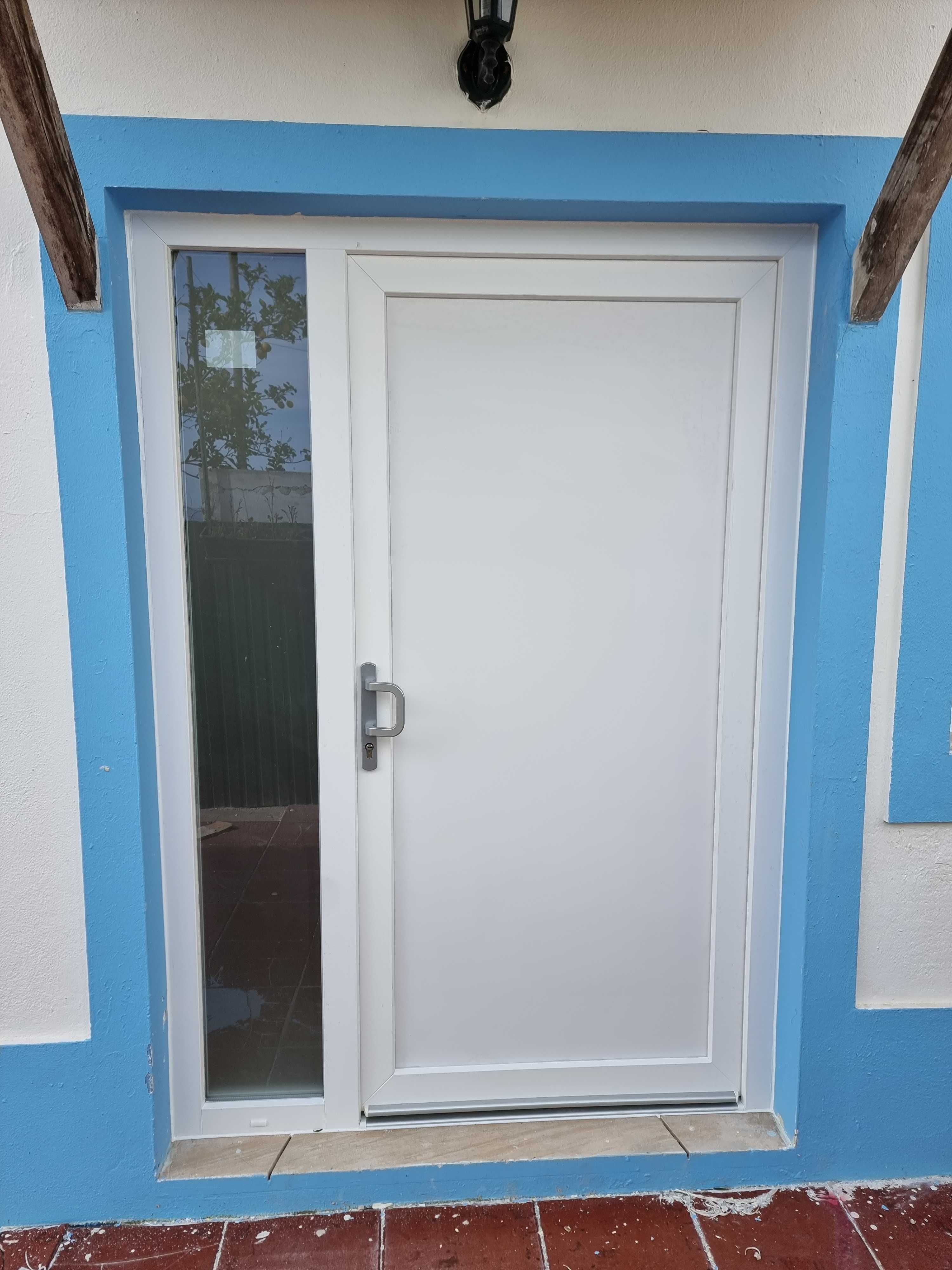 Janelas e portas em PVC, estores, Marquises, portadas em alumínio