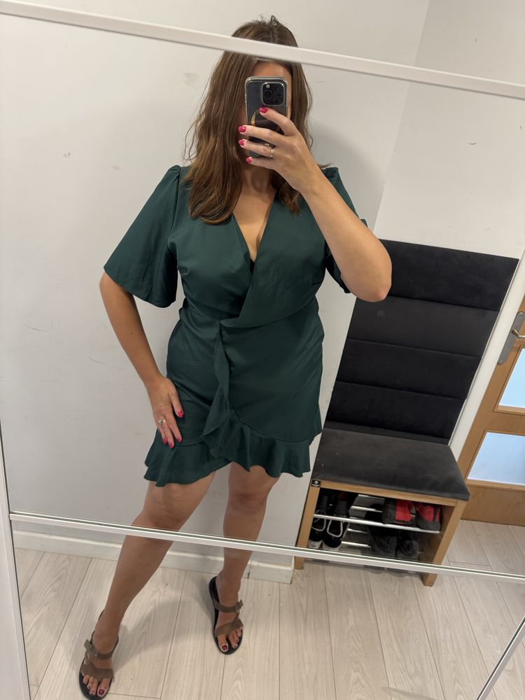Krótka sukienka z kopertowym dekoltem Shein curve 3XL