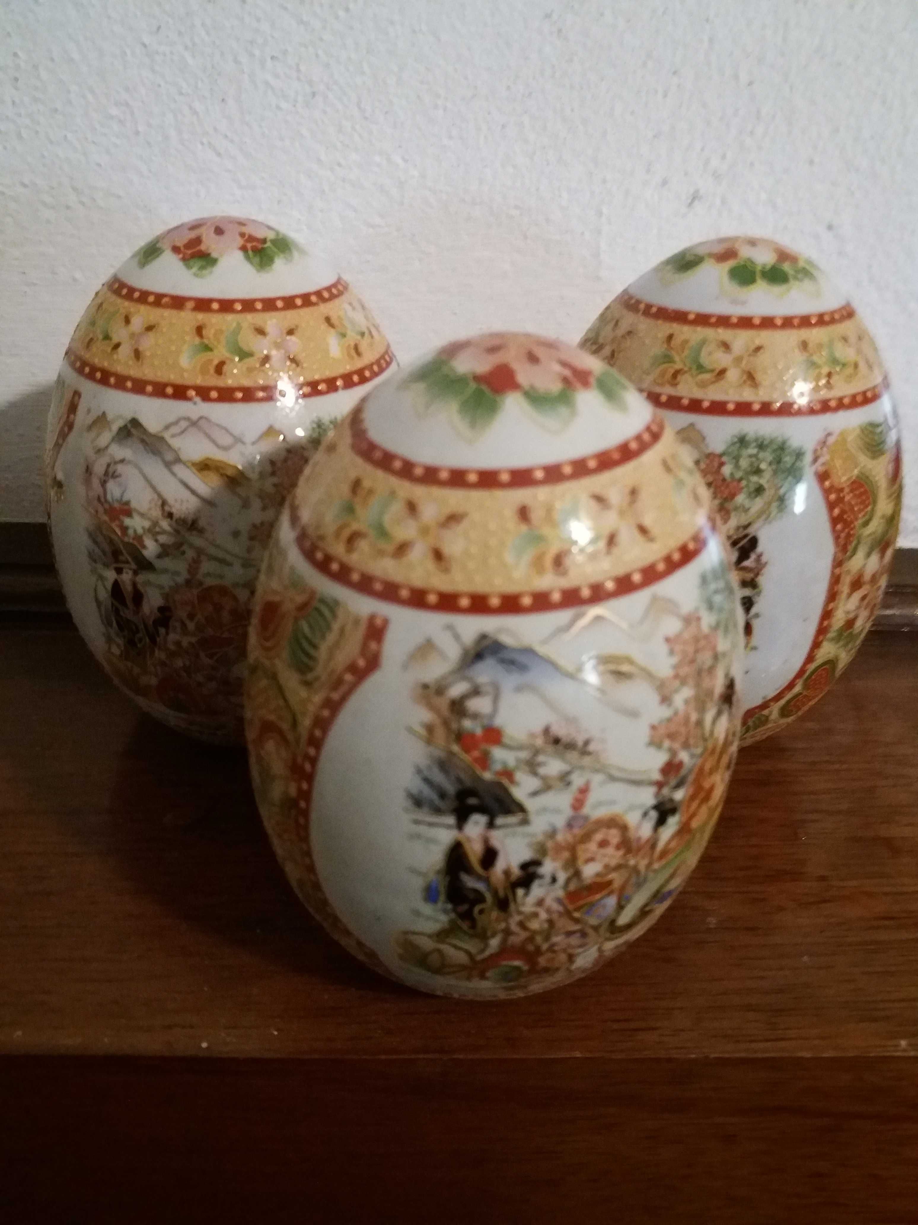 Ovos em louça pintada motivos orientais