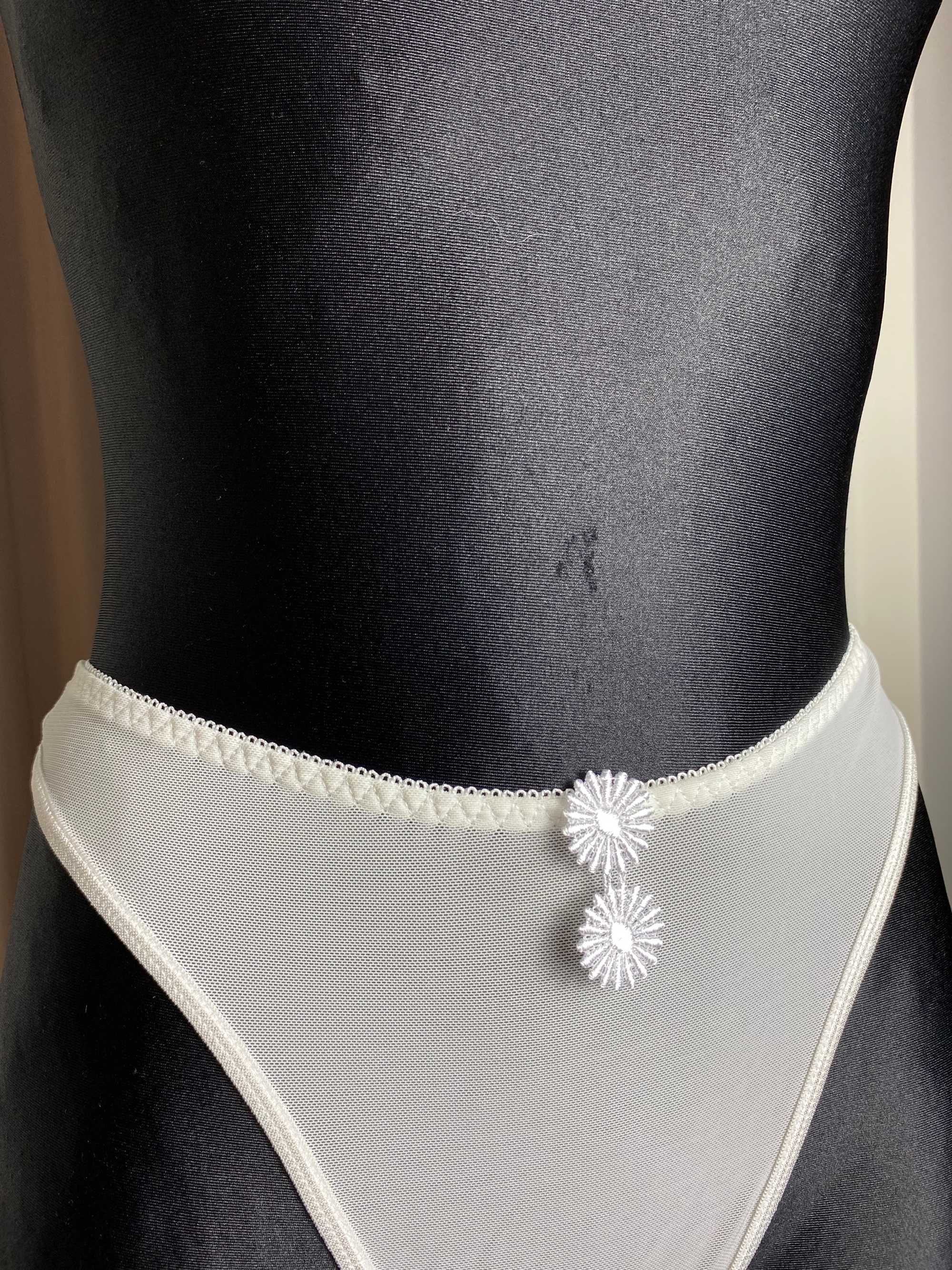 Nowa bielizna damska stringi kremowe w różowe kwiaty 40 L aesthetic