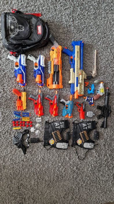 Zestaw pistoletow nerf i inne