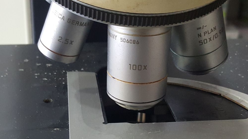 Microscópio Leica